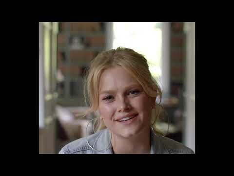 Hailey Whitters – The Days