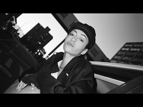 Jenevieve – Medallion