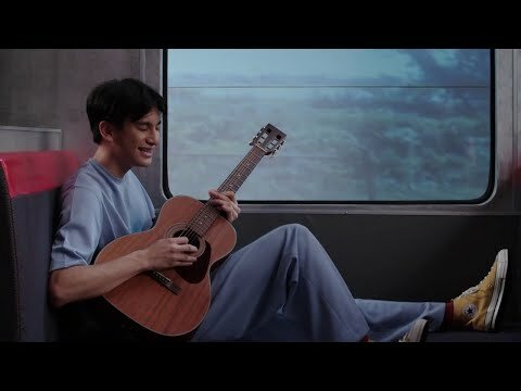 Phum Viphurit – Paper Throne