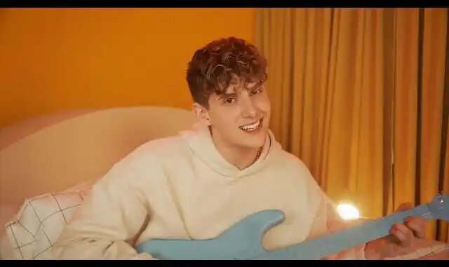 Martin Garrix x JVKE – Hero